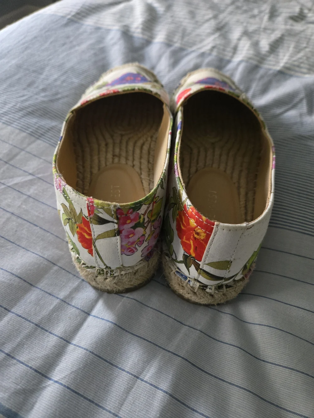 Nine West White Leather Espadrilles with Blue Floral Print Size 8